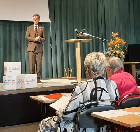 Peter välkomnar