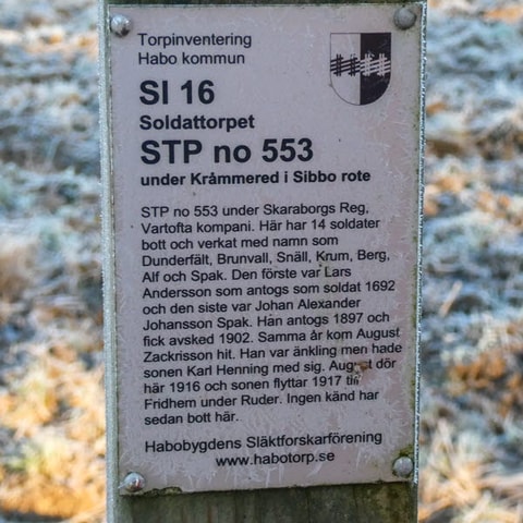 370158