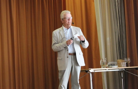 Jan hälsar välkommen