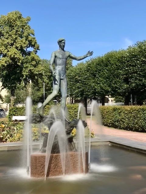 322832