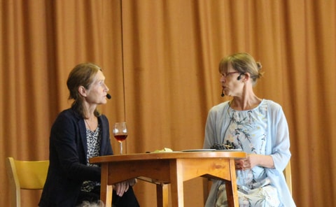 Lydia och Amelia träffas i Spanien