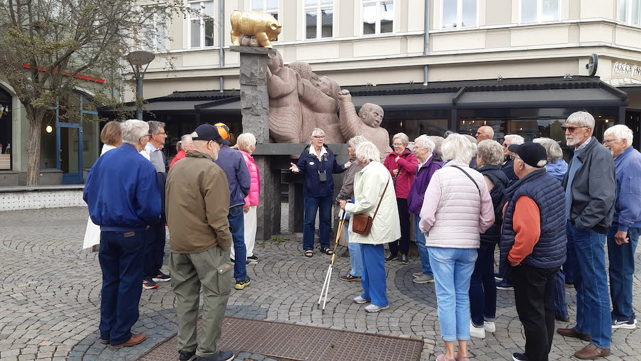 "Vår enighets fana", skulptur på Skvallertorget av konstnären  Pye Engström