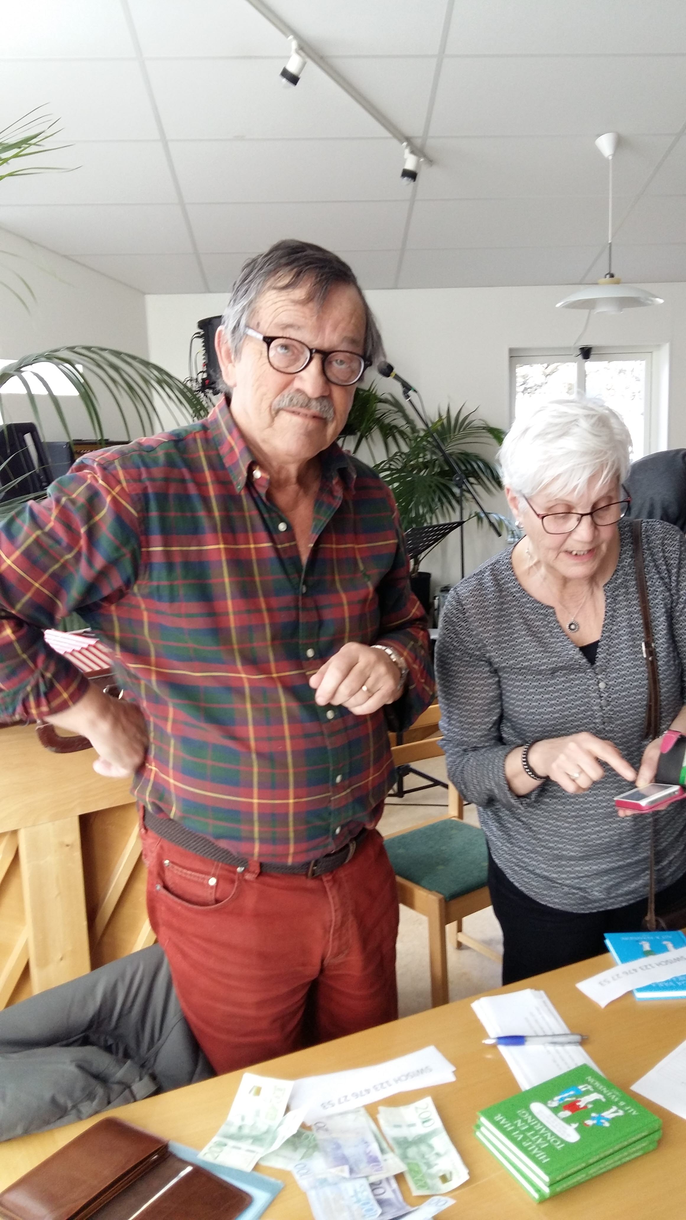 Alf B säljer sina böcker