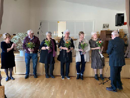 De som lämnade sina uppdrag avtackades med en blombukett
