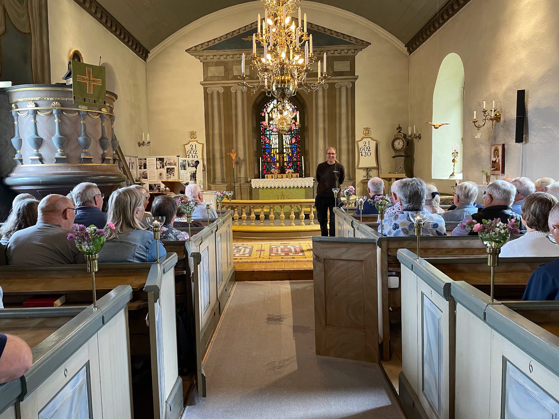 Finnekumla kyrka med Marina Andersson, kyrkvaktmästare, guide och underhållare.