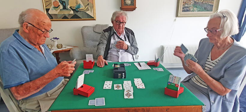 Folke Skallström 104 år spelar bridge med Arne och Ethel
