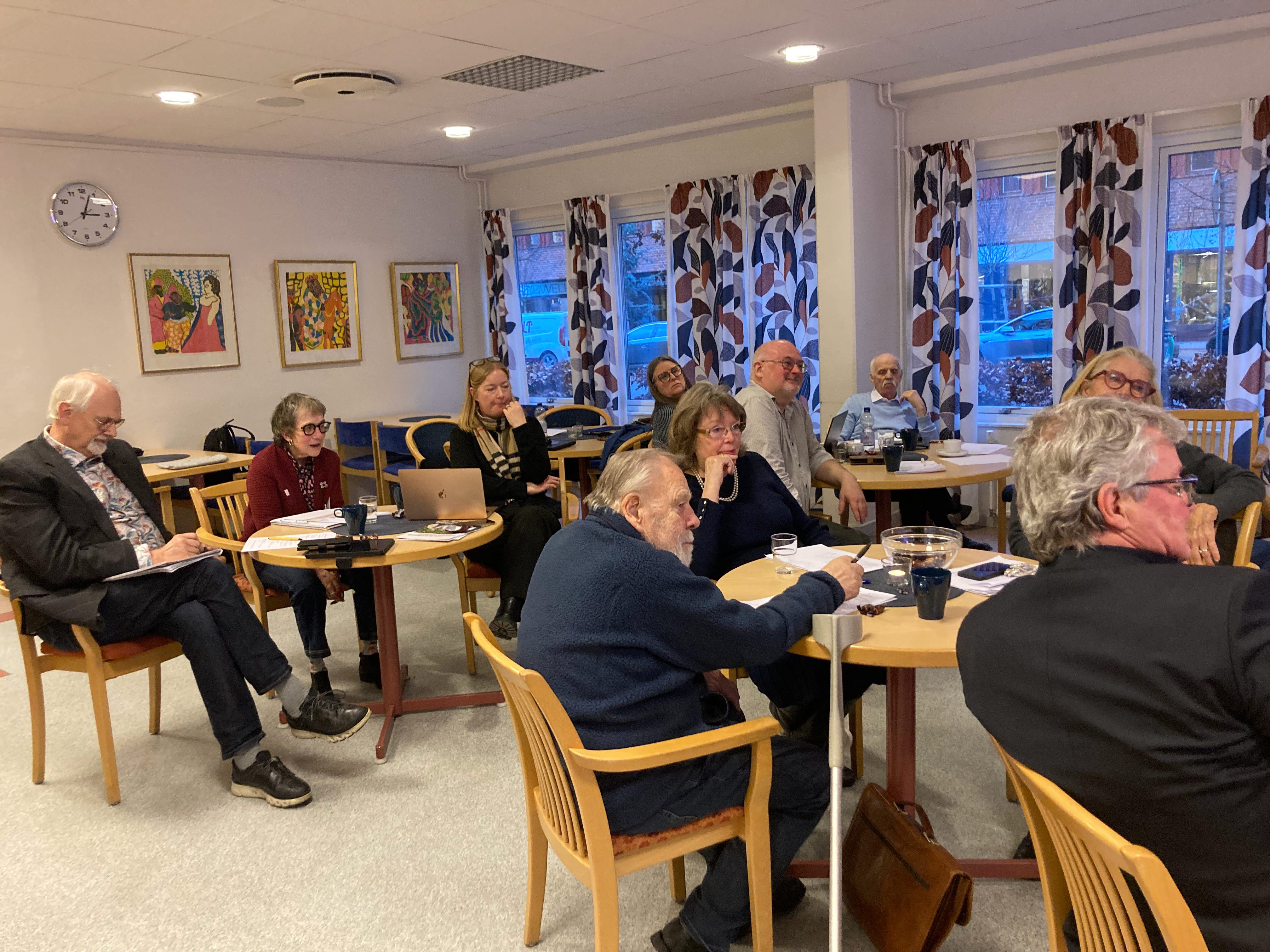 Skåne + Stockholm = sant! På den övre bilden syns Skånedistriktets ordförande Knut Sigander i samspråk med Monia Sturén från Stockholmsdistriktets styrelse.