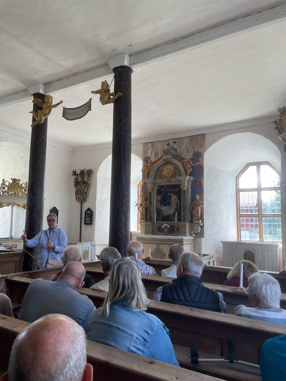 Guidning inne i kapellet av Malin