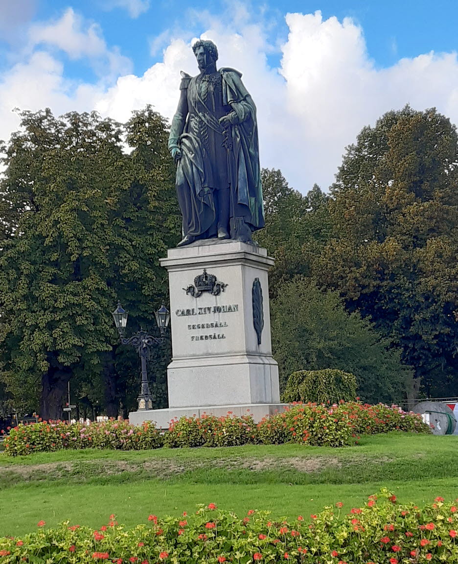 Staty av Carl Johan i Järnvägsparken