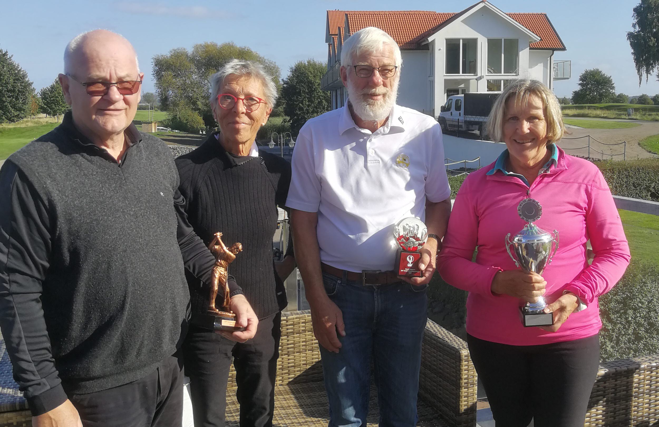 DM-mästarna i resp. klass. Från vänster Uno Andersson Wittsjö GK H75, Lory Berg Kristianstads GK D60, Nils-Gunnar Ekdala Eslövs GK H65 och Elisabeth Nilsson Eslövs GK D70.