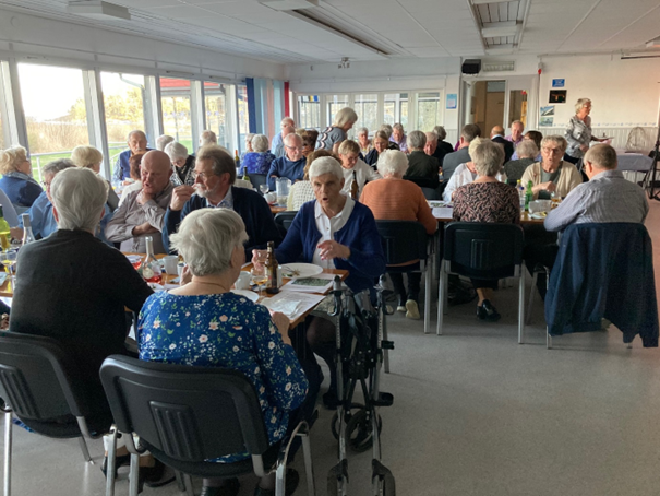 Bild Sitter till bords