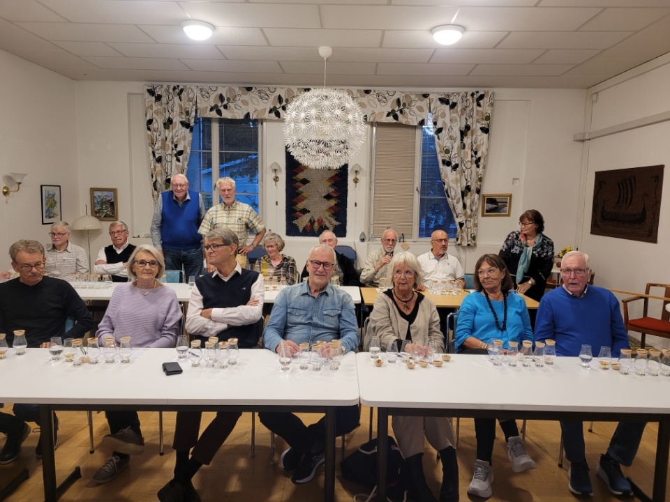 Lennarts whiskyprovning2.jpeg